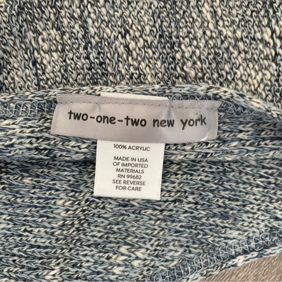 Blue knit low back sweater - Picture 4 of 5